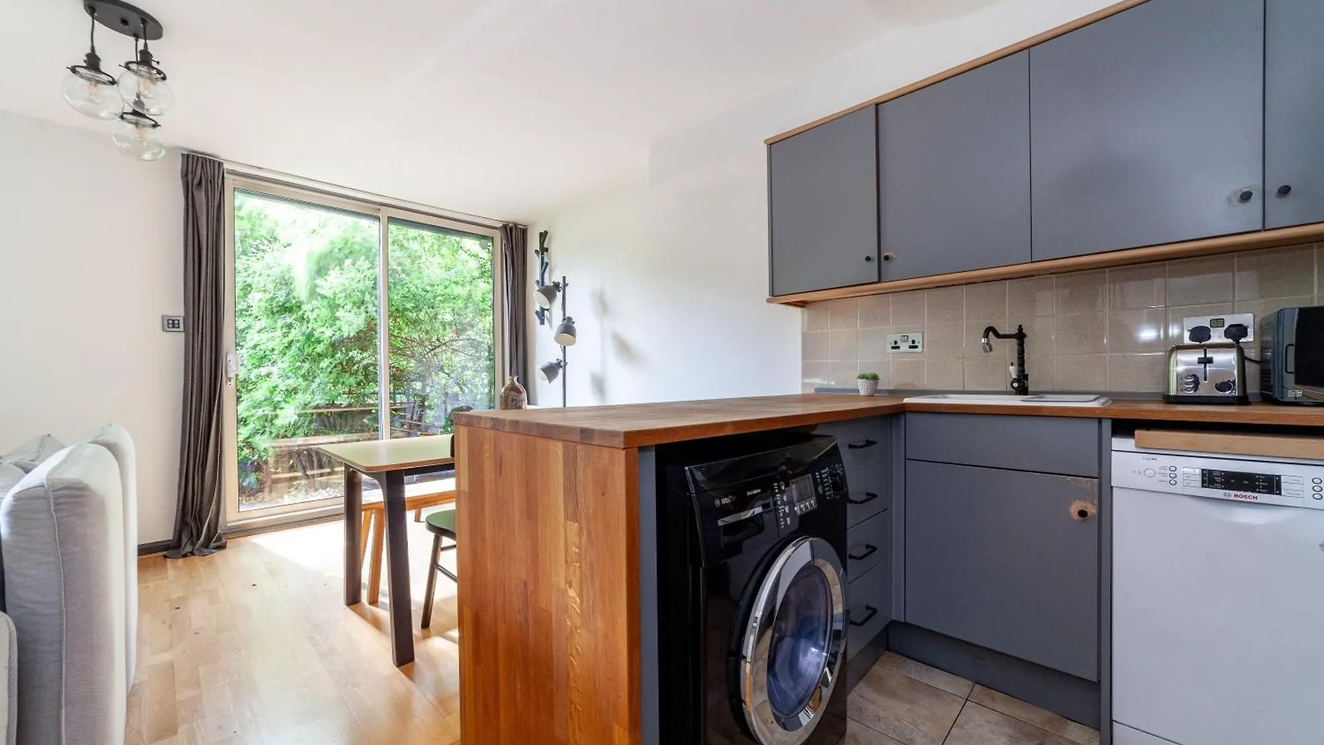 The Wapping Villa London 0*,
